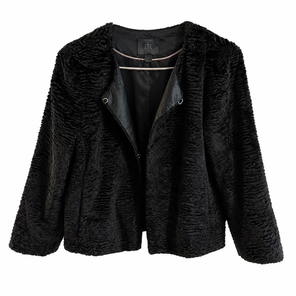 Banana Republic Cropped faux fur jacket in black. Women’s M.